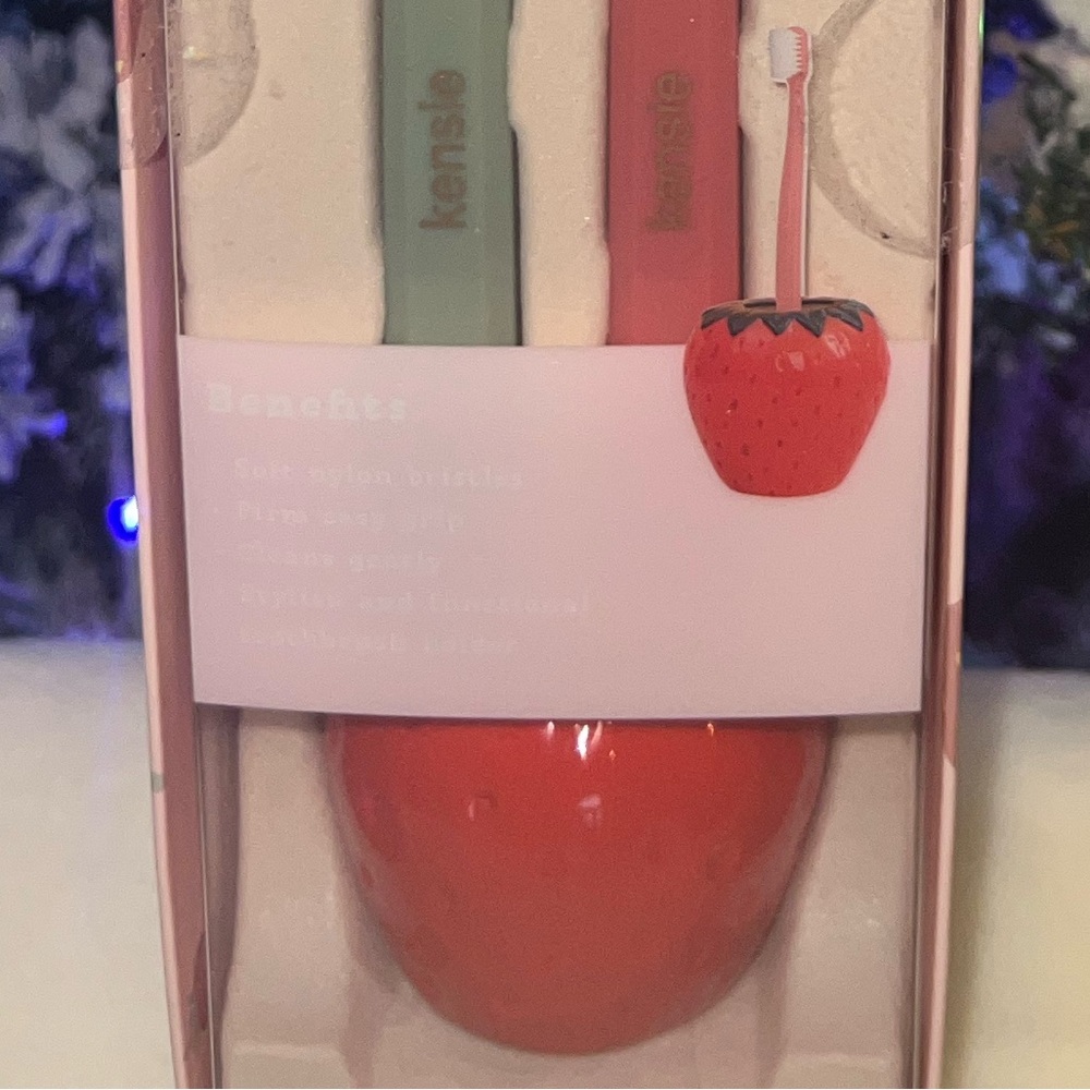Kensie Toothbrush Set & Strawberry Holder – Ultra Soft Bristles – NEW in Box - Picture 4 of 4